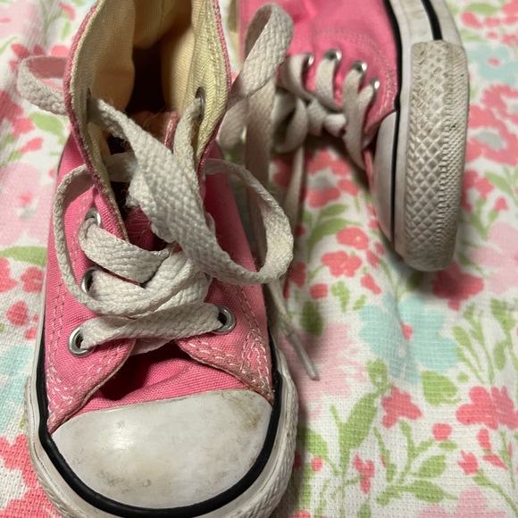 Vintage  Pink Converse High Top Chuck Taylor Toddler  Shoes! - Picture 6 of 14